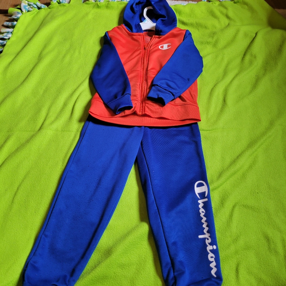 Size 5 Champion outfit